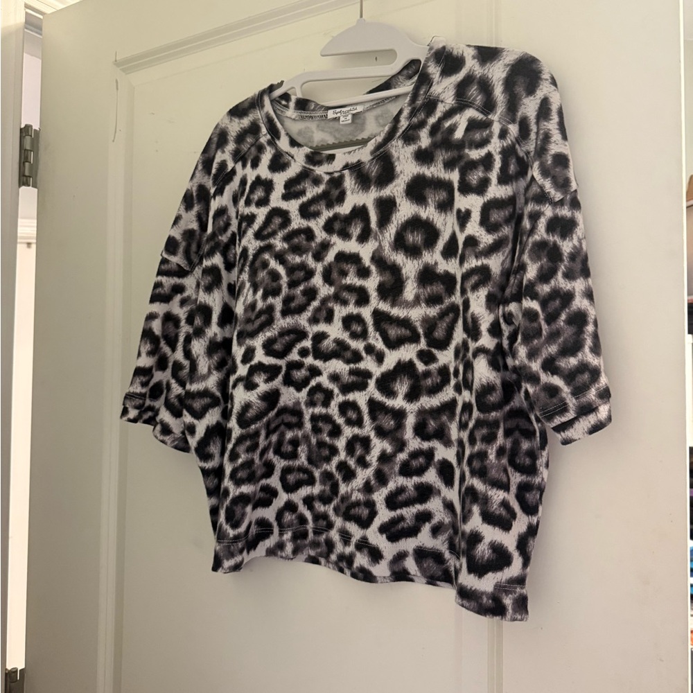 Splendid Black and White Leopard Print Top